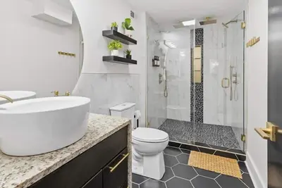 Image de Corner Flat off Meridian - Walk Anywhere Downtown