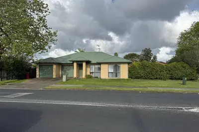 Relaxing 3br Home by Wattle Downs Reserve