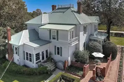 Image de Family-Friendly 6br/6ba Main House at Annie’s Inn