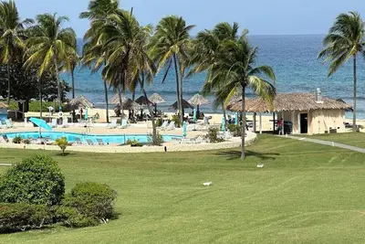 Image de Beautiful Gentle Winds Newly Renovated Condo