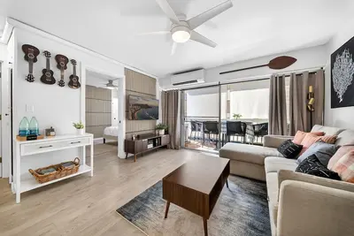 Image de 2 bedroom 2 bath ~ Free Parking ~ minutes from the beach ~ 4 beds, sleeps 7