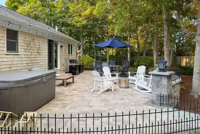 Image de Cape Cod Family Fun: Hot Tub, Fire Pit & Beach Essentials!