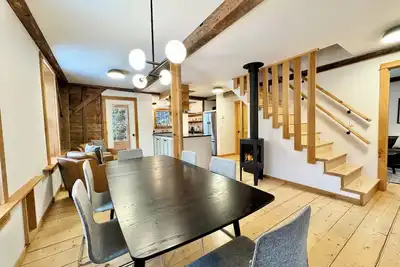 Image de Renovated Schoolhouse • 10 Min to Stratton • Hot Tub