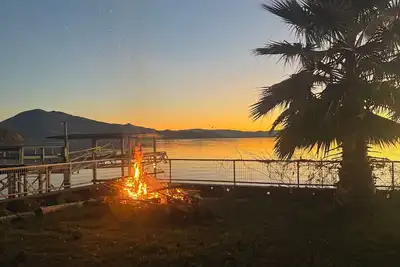 Image de Cozy Lakefront Home with views and the comforts of home