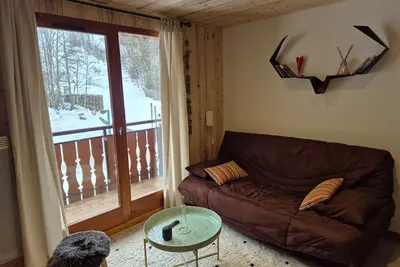 Image de T2 confortable au pied du téléphérique de Nyon avec Wifi et animaux acceptés