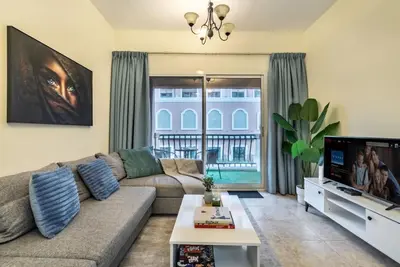 Spacious 1-Br Opposite Mall with Huge Pool & Gym