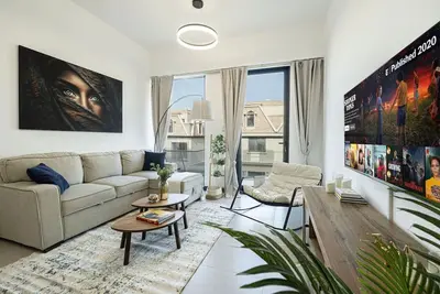 Urban Escape 1br w/ pool+rooftop