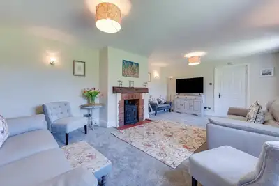 4 Bed in Great Plumstead (oc-2295)