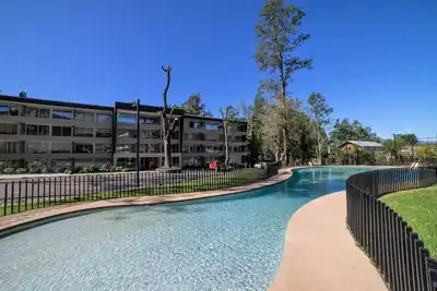 Image de Apartment in beautiful Alta Vista Condominium just steps from downtown! ! ! with Wifi