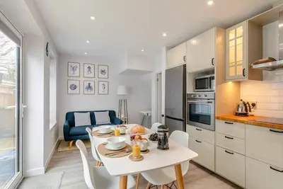 Image de 3 Bed in Beer (oc-s26744)