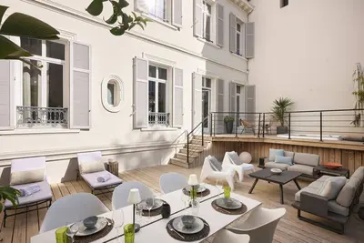 Image de Cannes Center, Spacious 3br with ensuite bathroom, calm, sunny deck + Jacuzzi