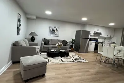 Image de Brand new 2 bedroom Basement, walking distance from bus stop&shopping area.