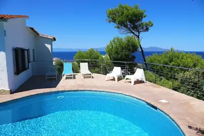 Image de L'Escala/Montgo. Vue mer exceptionnelle. Piscine. Plage à pied. Très confortable.