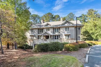 Image de Elegant Reynolds Lake Oconee - Golf and Serenity