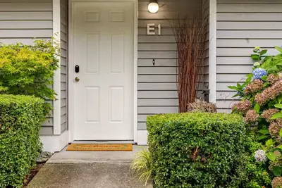 Bothell Retreat · King Bed, Office, Fast WiFi+W/D