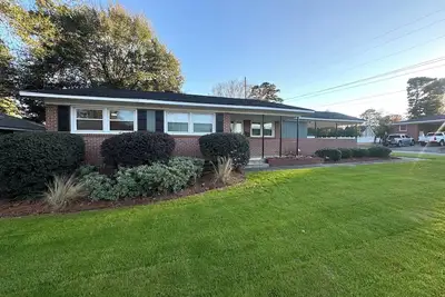 Image de Avenues Cozy Corner 3-bedroom house