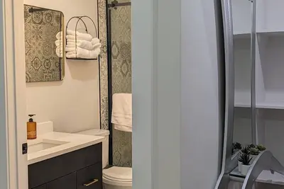 Chill Holiday Home in Edmonton with Great Access to Everything