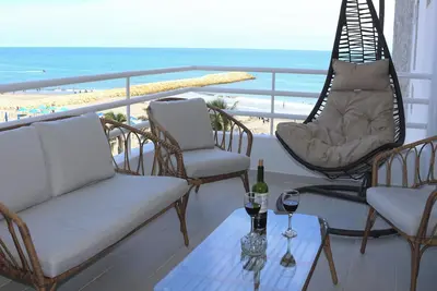 Image de 2br Oceanfront Apartment • Direct Beach Access - Modern and Spacious - 6th Floor