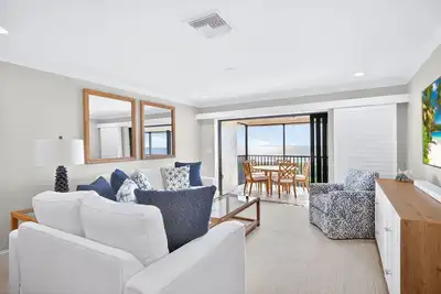 Image de Sanddollar B302: New Top-Floor 3br Luxury Beachfront Condo on Sanibel