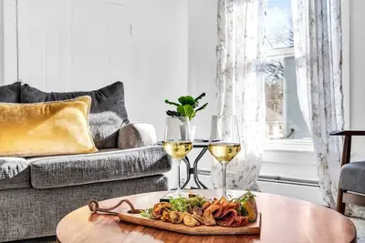 Image de 4br/3ba Near Old Port + Parking!