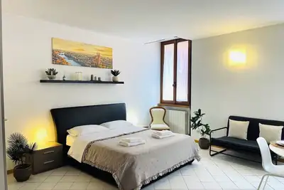 Image de Perfect accommodation for Tourists, free parking at night.