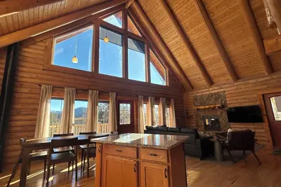 Image de Log Cabin + Pikes Peak View + Firepit + Pool Table