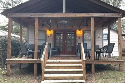 Image de Bunkhouse near Lake Sam Rayburn-Pool, Boat Parking, Firepit, Covered Porch