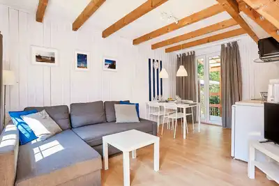 Image de \"Boathouse\" mit Schwimmbad by Interhome