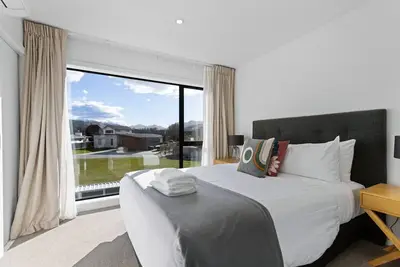 Image de Flexible Bedding Options, Private back Yard, Car Park