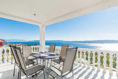 Image de Tolle Wohnung mit Terrasse und Meerblick by Interhome