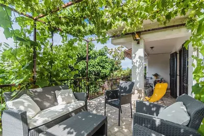 Image de Schöne Erdgeschosswohnung mit Sonnenterrasse by Interhome