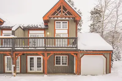 Image de Alpine Timbers 2 Luxury Chalet w/ Hot Tub