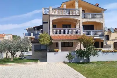 Image de Hübsche Ferienwohnung mit geräumigem Balkon by Interhome