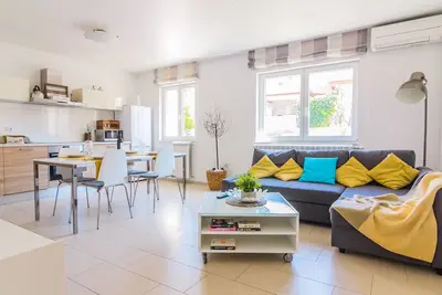 Image de mit Blick auf das Wasser\" by Interhome
