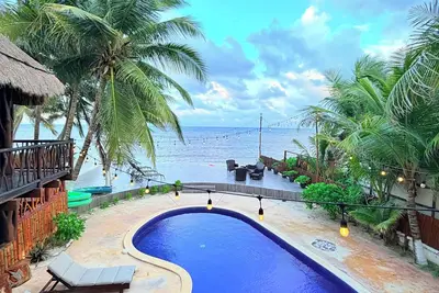 Image de Incredible beachfront villa with pool, beach and memorable views