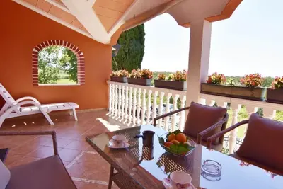 Image de Klimatisierte Wohnung in Valica mit Großem Garten by Interhome