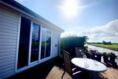 Image de Ela mit Holzgrill, Garten und Terrasse by Interhome