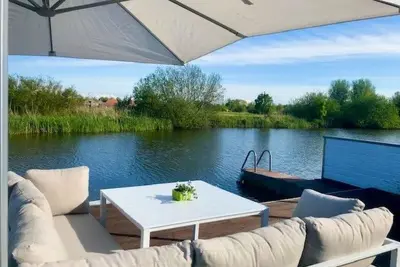 Image de in Wervershoof mit Terrasse und Garten by Interhome