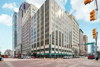Image de Downtown Oasis with city view! 2 Private Bedrooms + Full Kitchen + Fitness