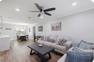 Image de Nice 4-bedroom house with walking distance to theAT&T stadium