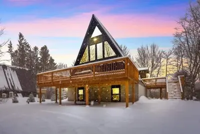 Image de Iconic A-Frame | HotTub, FirePit, Near Lake & Ski