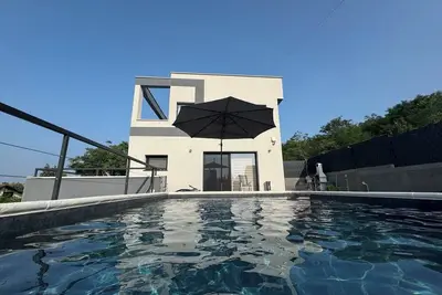 Image de Luxury villa with a heated swimming pool on Fruška Gora near Novi Sad.