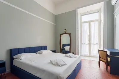 Image de Nea Family in Naples city centre