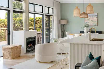 Image de Coastal Luxe - Main St, Beach, Kids Cubby & Swings