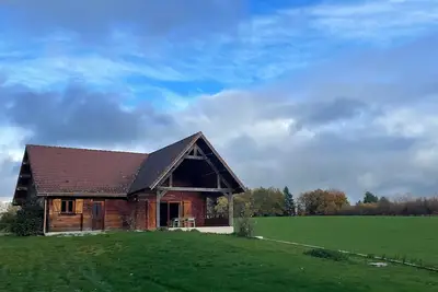 Image de Chalet « Le De Noblat » avec terrasse partagée, jardin privé et Wi-Fi