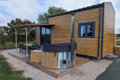 Image de Tiny house dans l'Allier pour 4 couchages et bain finlandais