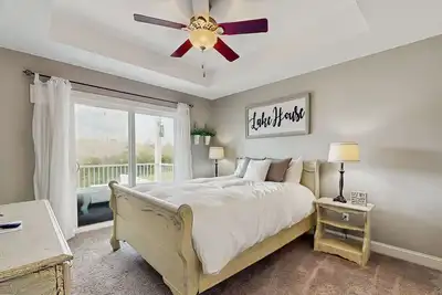 Image de Lakefront Stay, Sleeps 4・Decks・Pool・Golf・Clubhouse