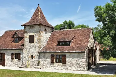 Image de jolie maison de vacances avec piscine