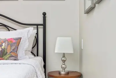 Image de Fresh & Fabulous Fridley #2 • Modern 2 Br • Renovated • Pet-Friendly Fenced Yard