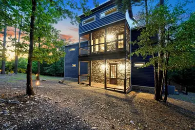 Image de 5 Bedroom - Four En-Suite & Bunk Loft w/half bath